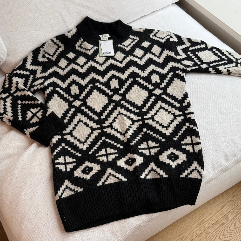 NWT H&M Black Patterned Long Jacquard
Knit Sweater | SMALL